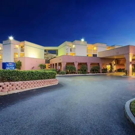Hotel Baymont By Wyndham Tampa Near Busch Gardens